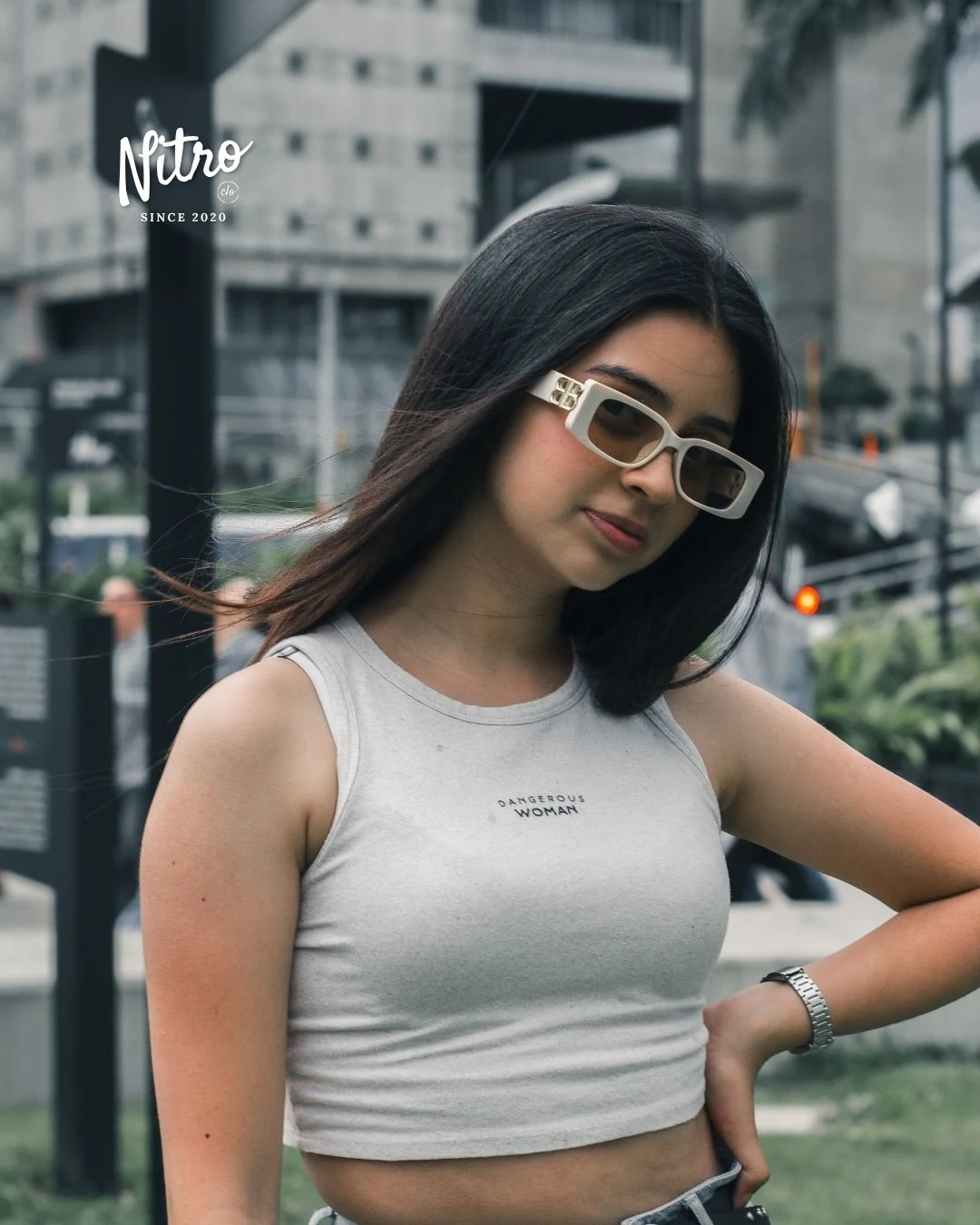 Gafas Barcelona Beige, con modelo 5