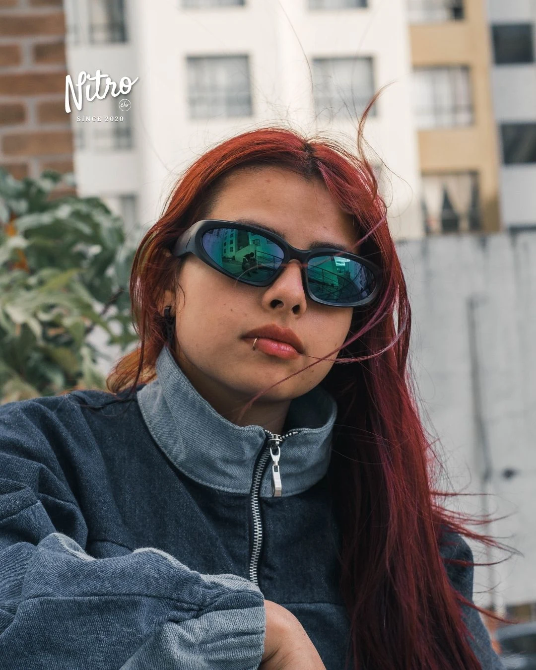 Gafas Brooklyn Negras lente morado, con modelo 2